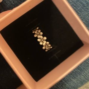 Size 7 pandora daisy ring